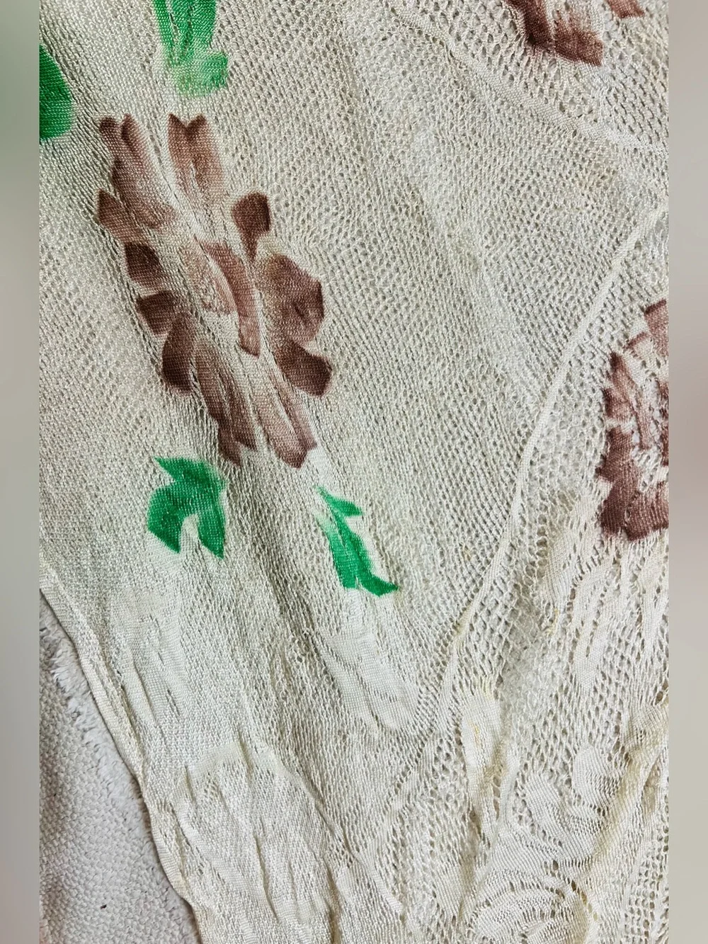 Vintage cream triangular